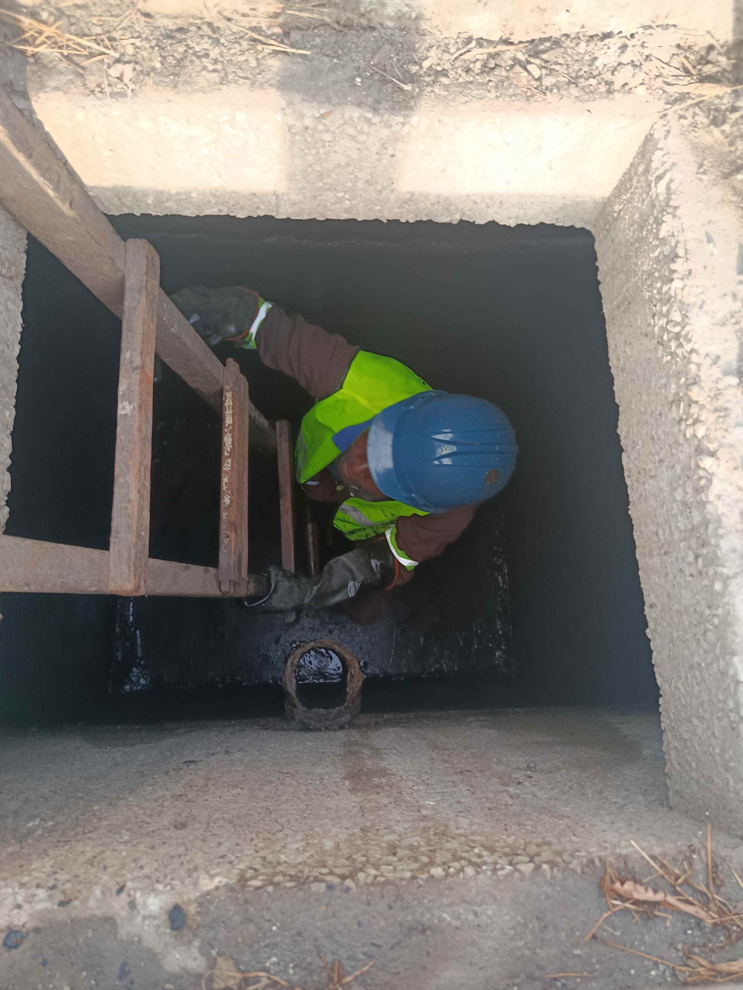Omidrop Africa septic tank deep cleaning — high-pressure scrubbing Mombasa