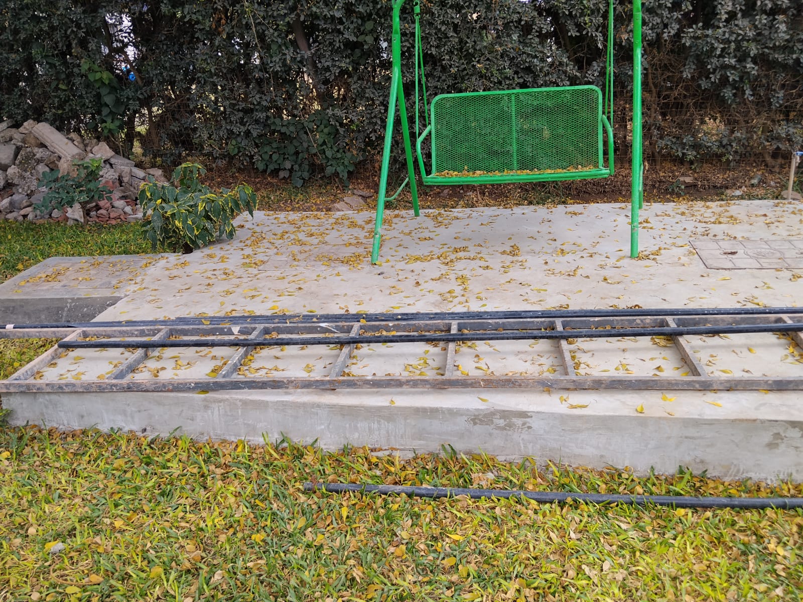 Diagram showing how a septic tank and soakpit work